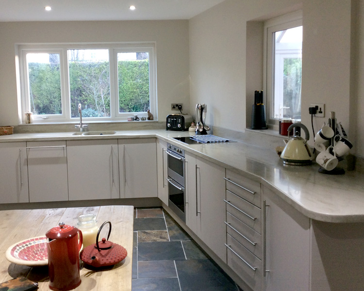 Circular tri-colour reception counter.