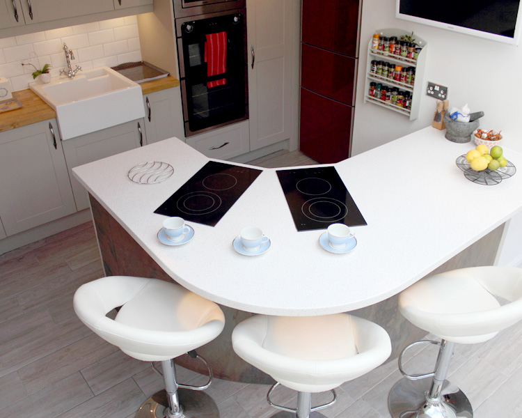 Circular tri-colour reception counter.