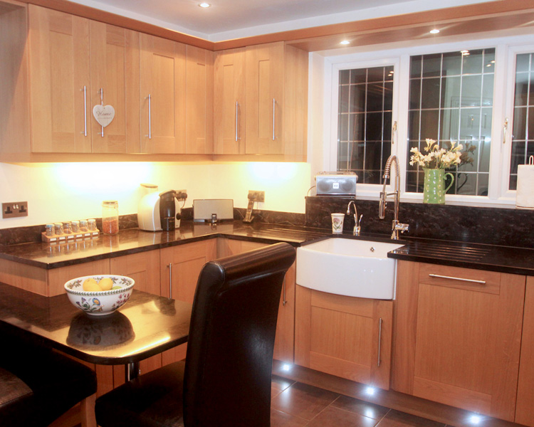 Circular tri-colour reception counter.