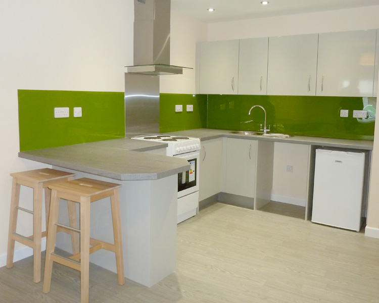 Circular tri-colour reception counter.