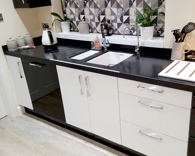 Circular tri-colour reception counter.