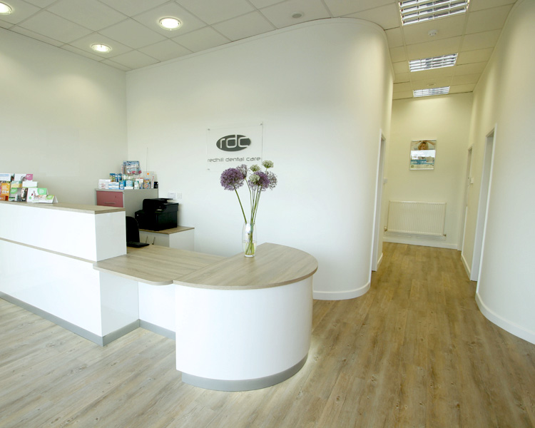 Circular tri-colour reception counter.