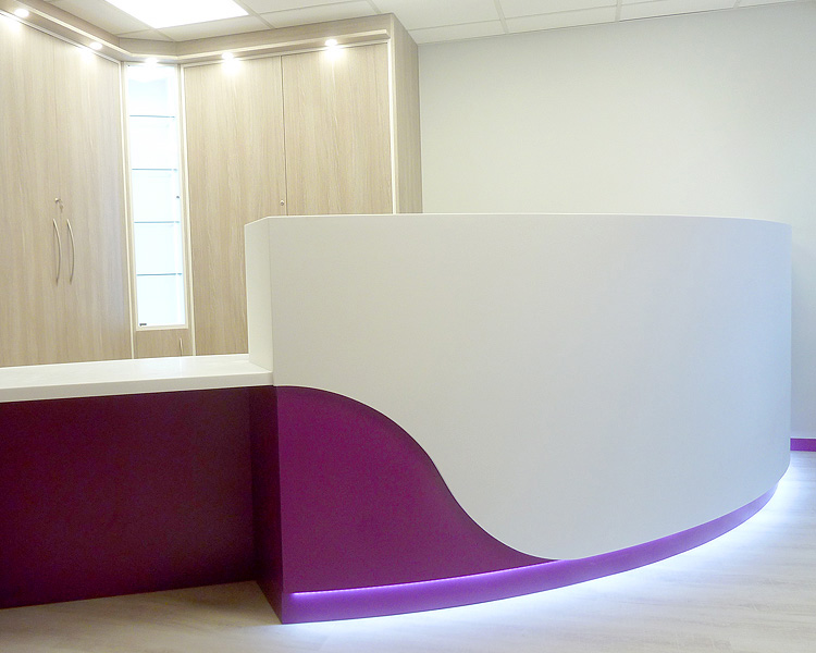 Circular tri-colour reception counter.