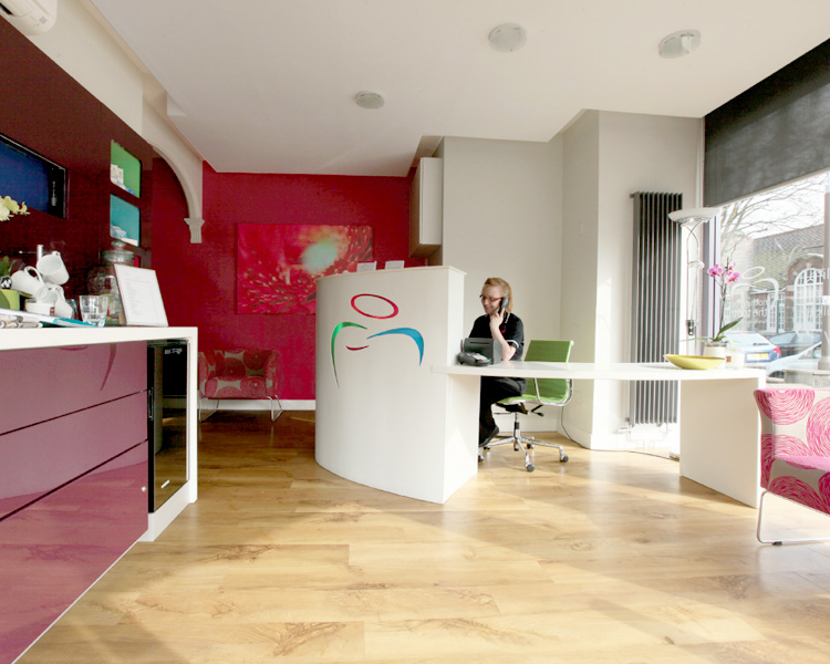 Circular tri-colour reception counter.