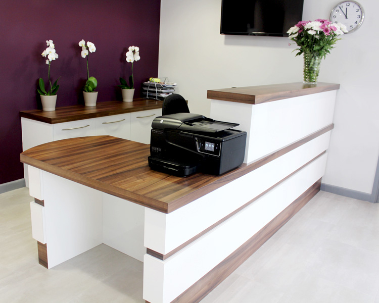 Circular tri-colour reception counter.